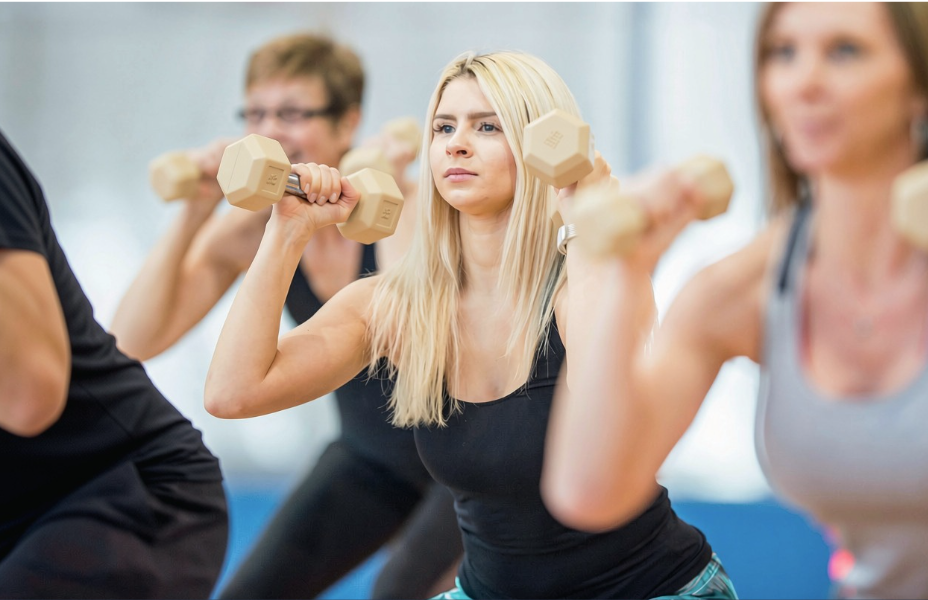 SUNSWEAT members training with dumbbells